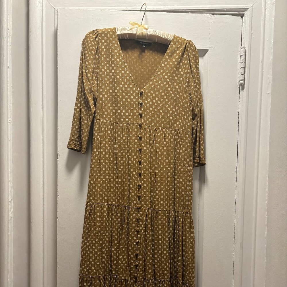 Madewell V-Neck Tiered Button-Front Midi Dress in Daisies Forever